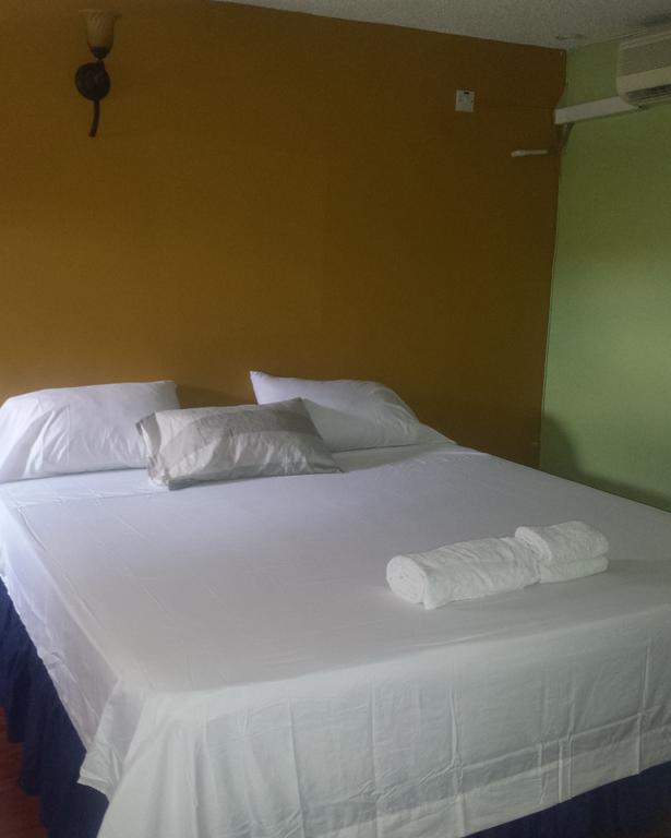 Impeccable Guest Rooms 2 Kingston Exterior photo