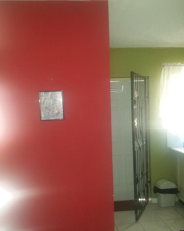 Impeccable Guest Rooms 2 Kingston Exterior photo
